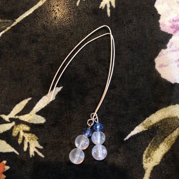 Touch of an angle; dangle earrings - Picture 2 of 3